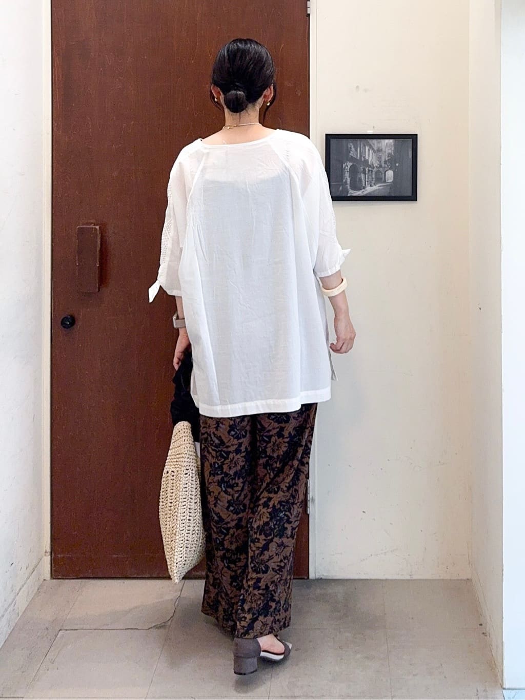 𝐇𝐢𝐫𝐨𝐦𝐢さんの「SHOO･LA･RUE｜【S-LL】お袖デザインが華やか はしごレースチュニック」を使ったコーディネート