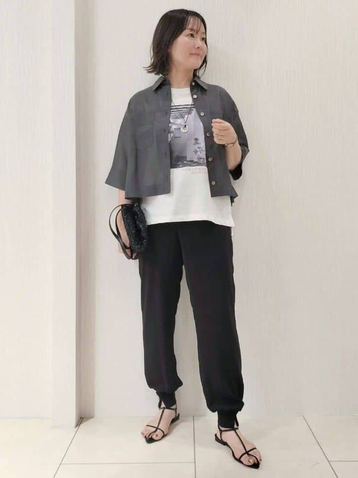 naokoさんの「UNTITLED｜【前開き/洗える】ショート丈シアーシャツ」を使ったコーディネート