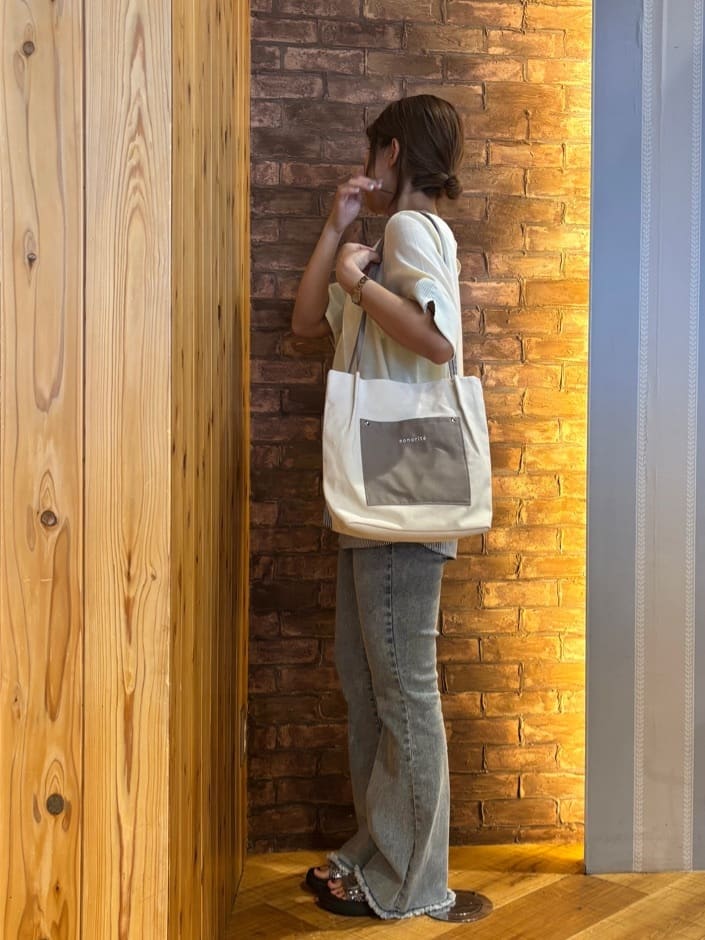 mieさんの「SHOO･LA･RUE｜【ひんやり/S-LL】ストレッチフレアデニム」を使ったコーディネート