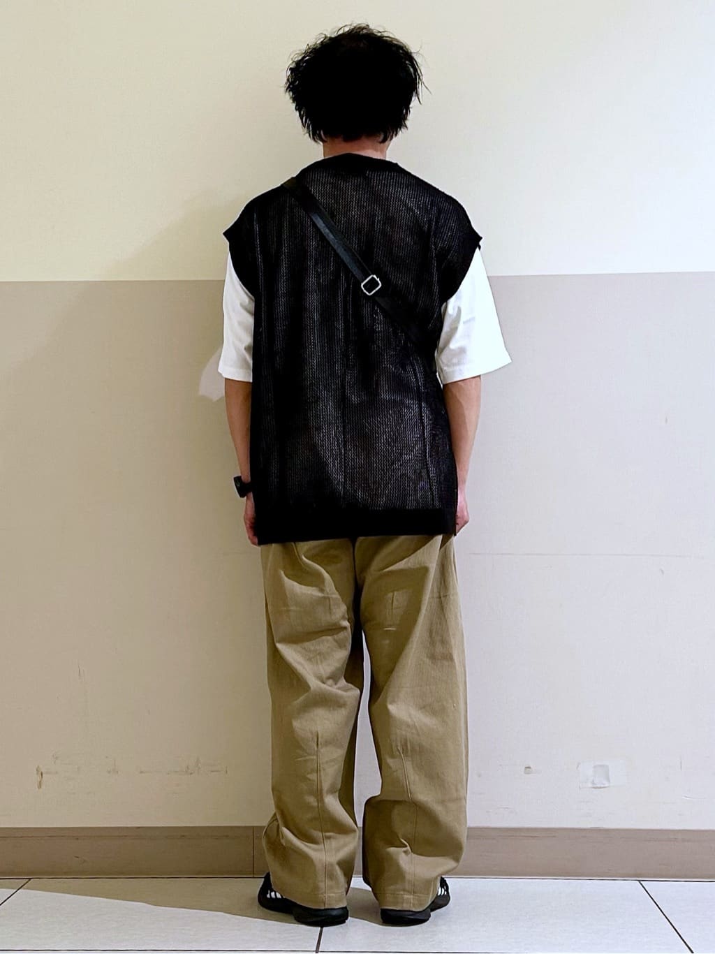 KENJI Iさんの「THE SHOP TK｜ツイルチノワイドパンツ」を使ったコーディネート