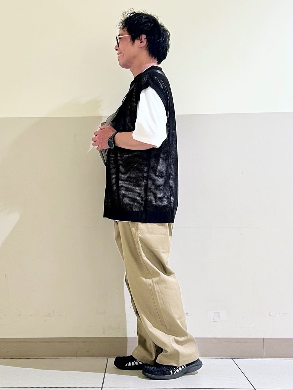 KENJI Iさんの「THE SHOP TK｜ツイルチノワイドパンツ」を使ったコーディネート