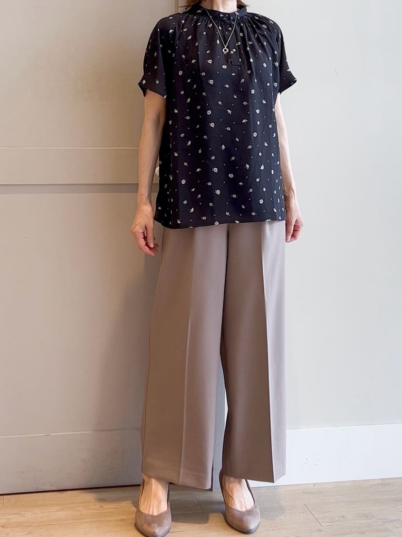 yamakoさんの「grove｜ロープベルトで差がつく 洗練リラックスパンツ」を使ったコーディネート