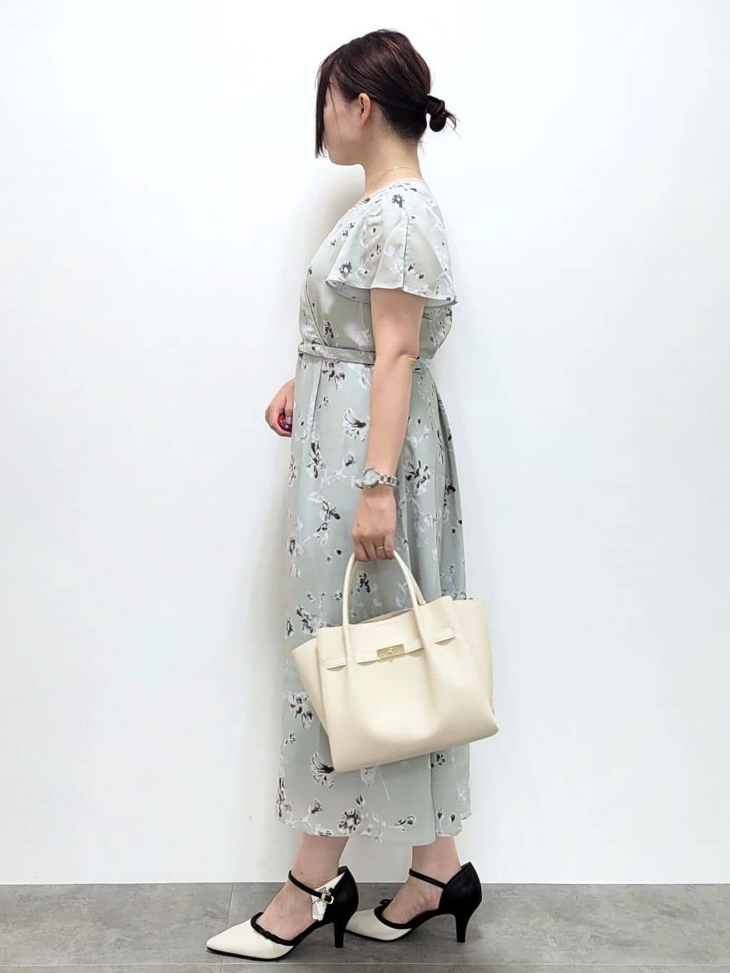 kinaさんの「index｜カシュクールフラワーワンピース【洗濯機洗い可】」を使ったコーディネート