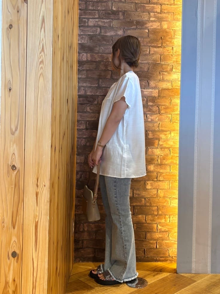 mieさんの「SHOO･LA･RUE｜【S-LL/ひんやり】インせず決まる タックプリーツシャツ」を使ったコーディネート