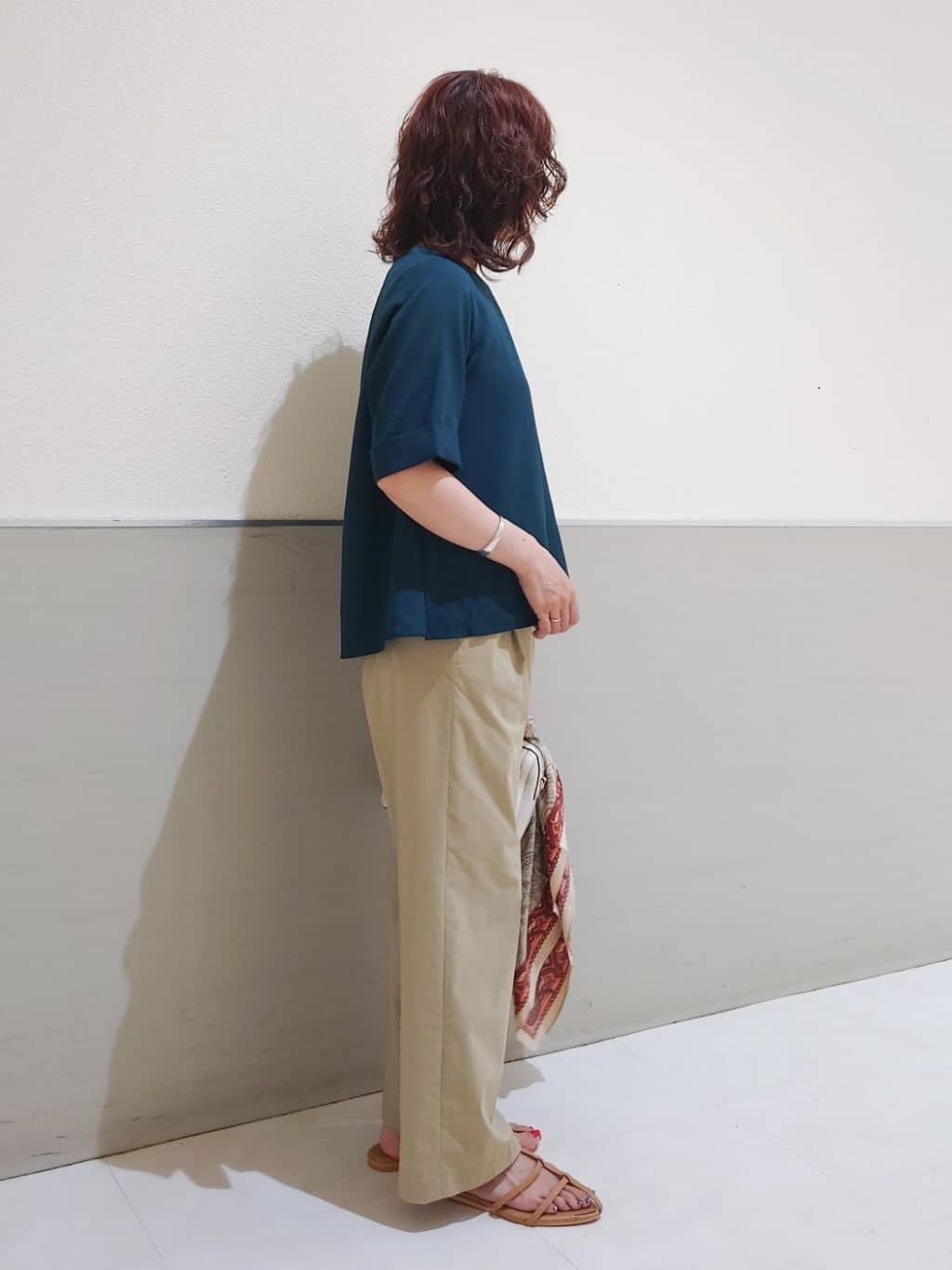 maruさんの「THE SHOP TK｜麻調メッシュブラウス【二の腕カバー/洗える】」を使ったコーディネート