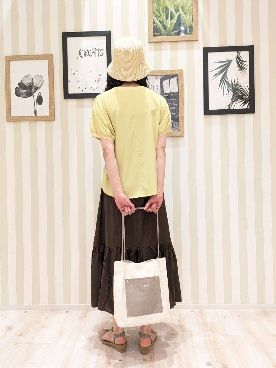 Mikiさんの「SHOO･LA･RUE｜【ひんやり/洗濯後しわになりにくい】リブ切り替えドルマンブラウス」を使ったコーディネート
