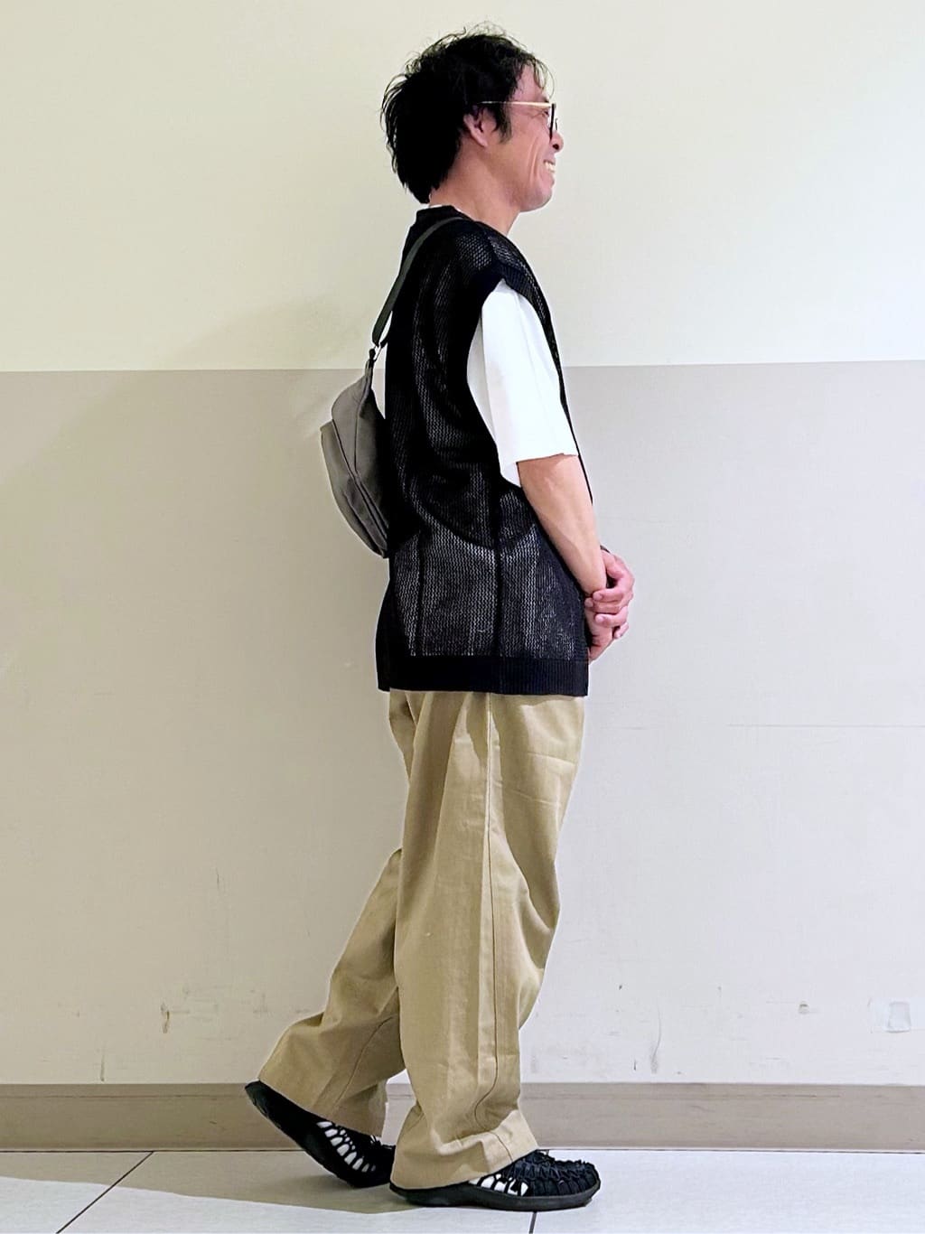 KENJI Iさんの「THE SHOP TK｜ツイルチノワイドパンツ」を使ったコーディネート