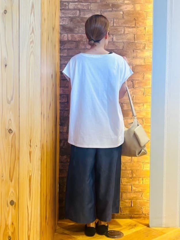 mieさんの「SHOO･LA･RUE｜【洗える/S-LL/体型カバー】レース使いが華やか フレンチスリーブコットンTシャツ」を使ったコーディネート