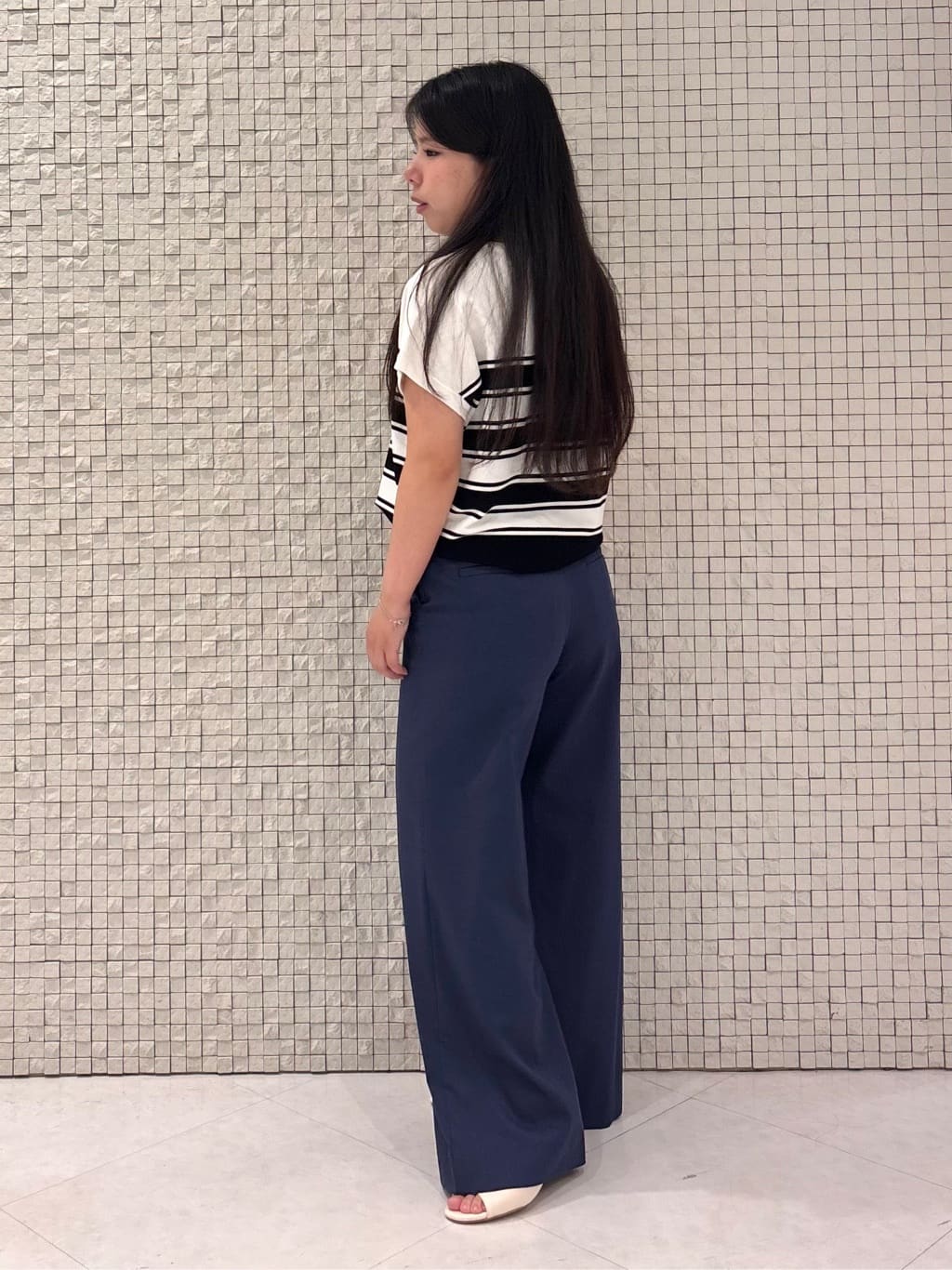 MEGUMIさんの「INDIVI｜【デニムライク】マリンボタン リネン混ワイドパンツ」を使ったコーディネート