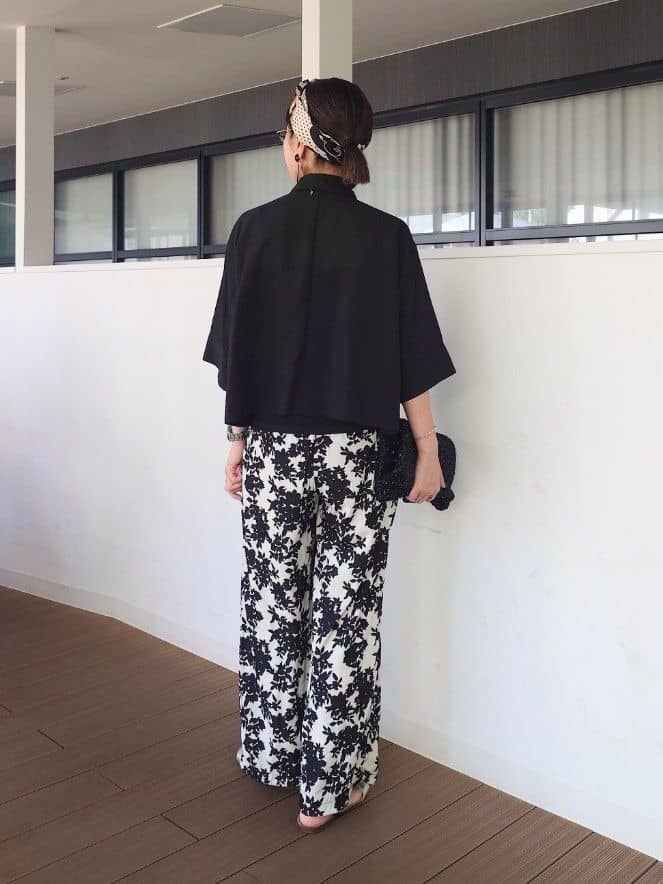 MUTSUKOさんの「UNTITLED｜【前開き/洗える】ショート丈シアーシャツ」を使ったコーディネート