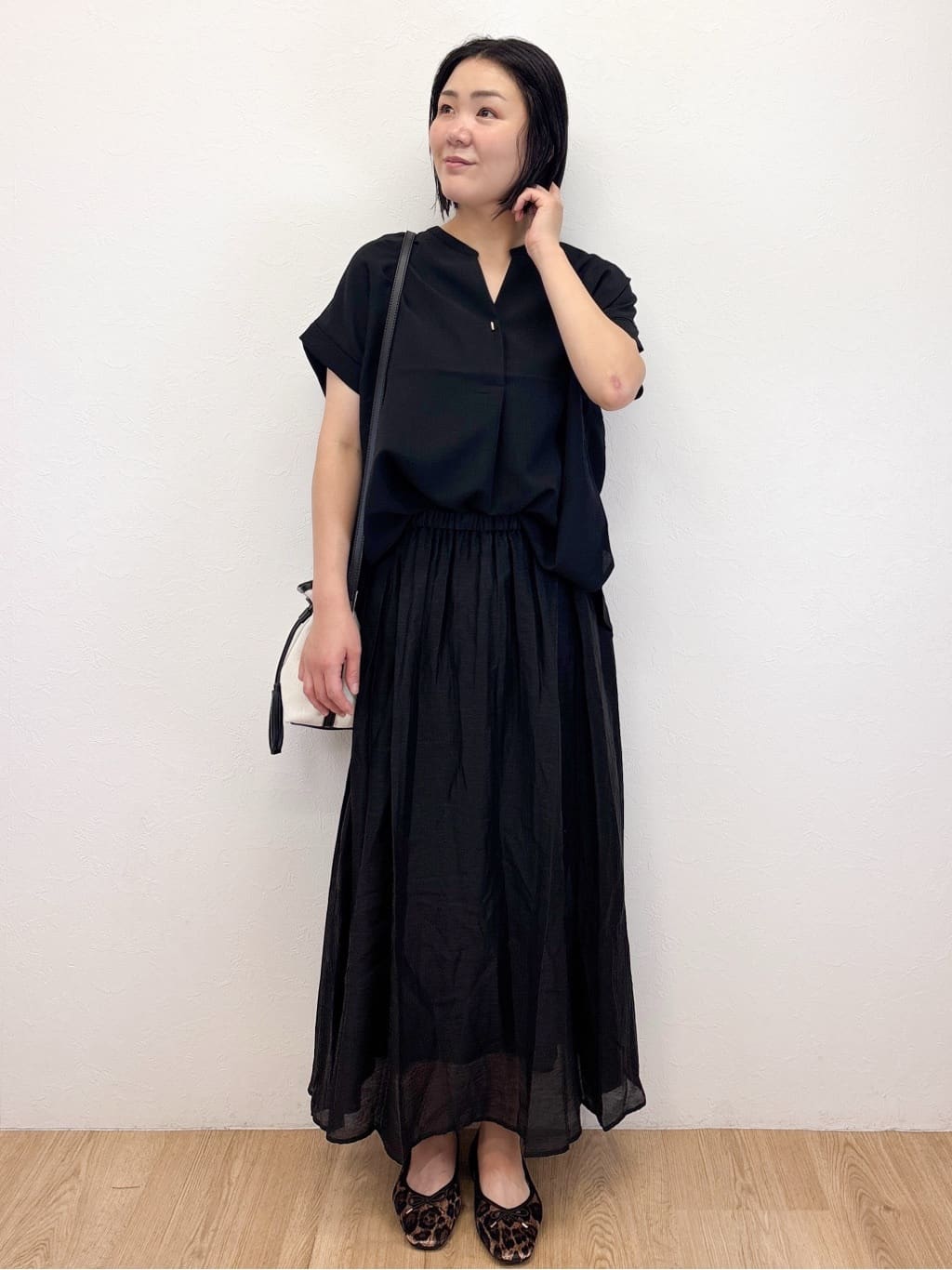 Takeさんの「OPAQUE.CLIP｜《7色展開／SS-LLサイズ》ストレッチスキッパーブラウス／セットアップ対応【洗濯機洗い可／防シワ】」を使ったコーディネート