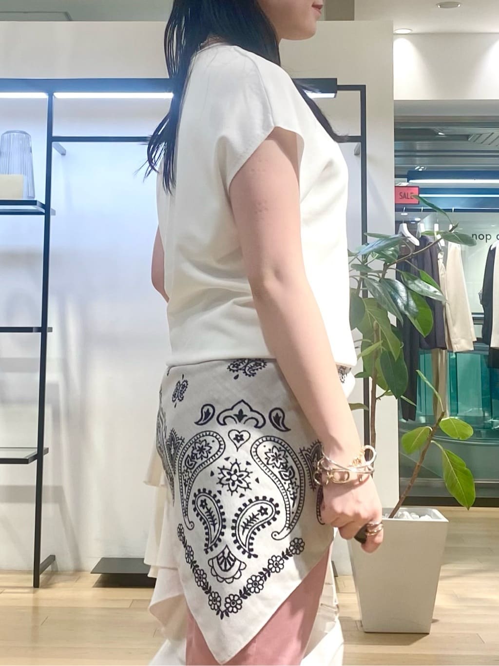 misakiさんの「INDIVI｜バイカラーショートネックレス」を使ったコーディネート