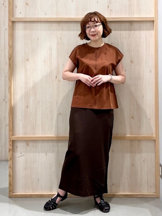 nakoさんの「THE SHOP TK｜合皮パイピングフレンチTシャツ【洗える】」を使ったコーディネート