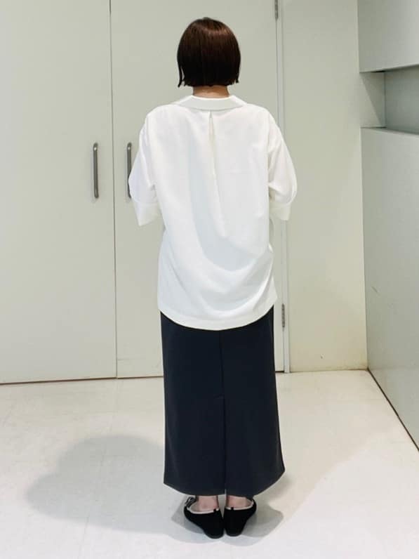 yuka.fさんの「UNTITLED｜【UVカット/接触冷感/吸水速乾/ゆったり】V開きネックシャツ」を使ったコーディネート