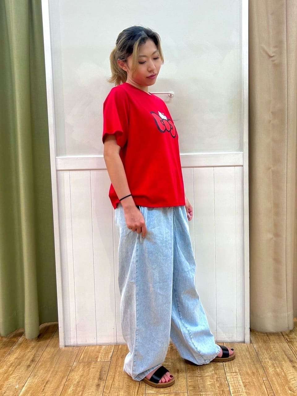 あんこさんの「SHOO･LA･RUE｜【HELLO KITTYコラボ】【SHOO ICE／汗染み軽減／UVカット】コンパクトTシャツ」を使ったコーディネート