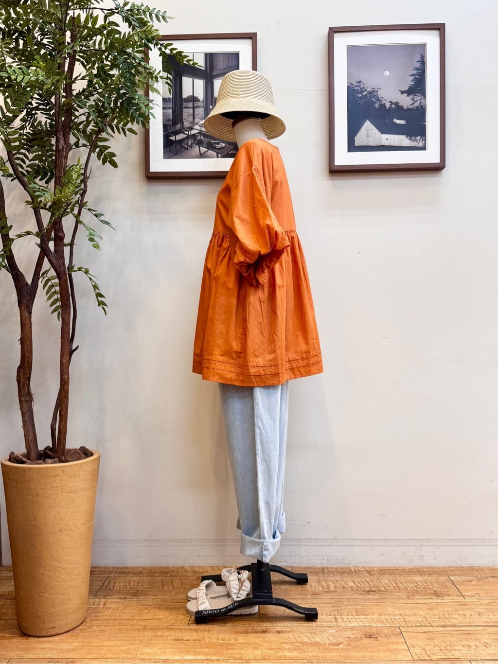 まどかさんの「SHOO･LA･RUE｜【S-LL】一枚で着映え バルーンスリーブブラウス」を使ったコーディネート