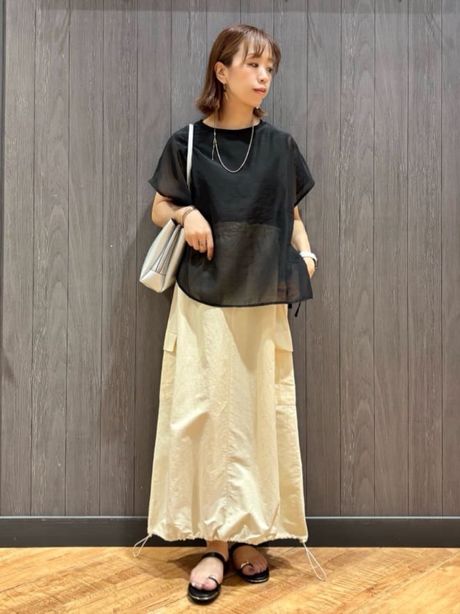 meiさんの「SHOO･LA･RUE｜【洗える/S-LL】上品なシアー感 レイヤード風トップス」を使ったコーディネート