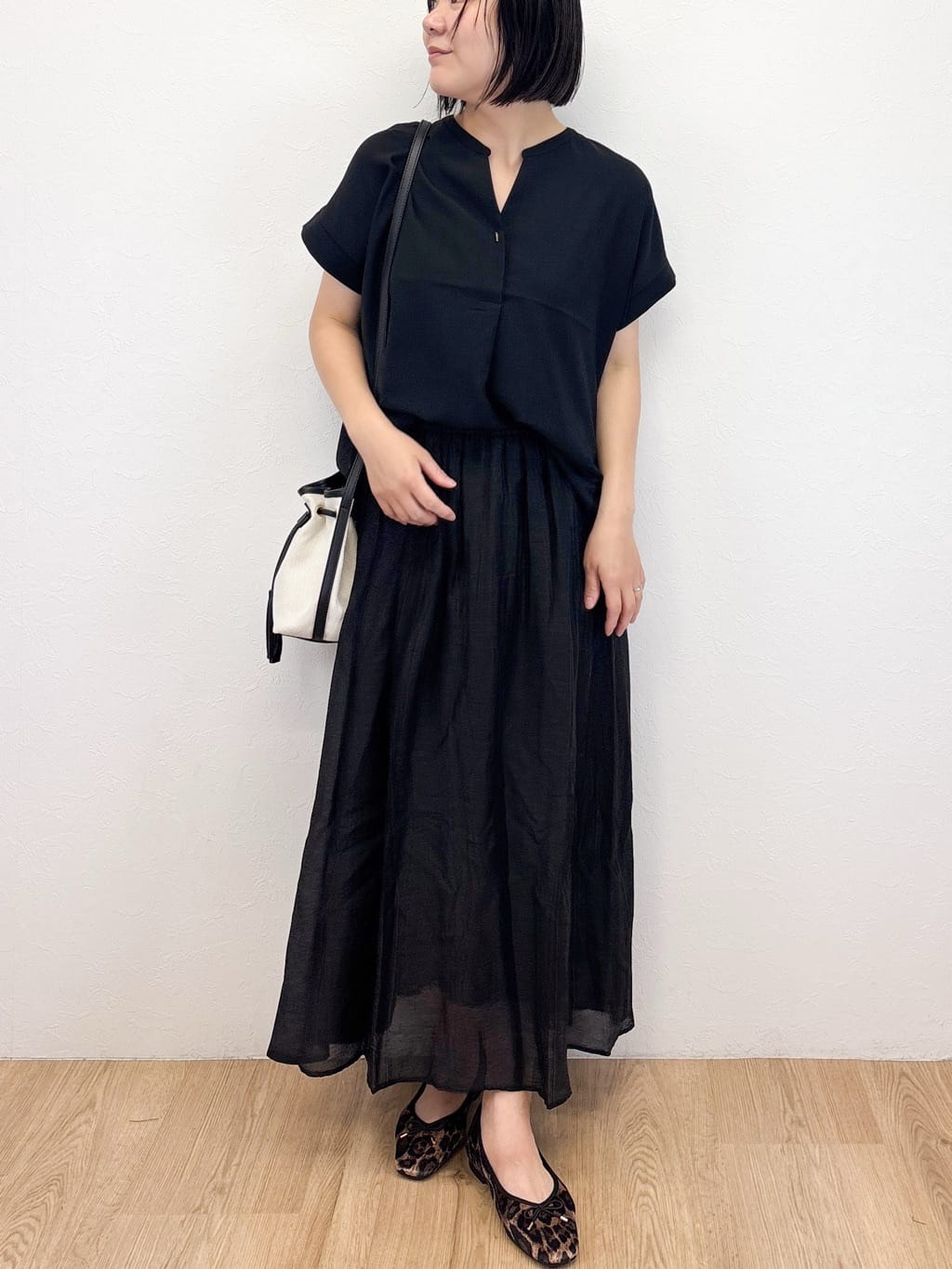 Takeさんの「OPAQUE.CLIP｜《7色展開／SS-LLサイズ》ストレッチスキッパーブラウス／セットアップ対応【洗濯機洗い可／防シワ】」を使ったコーディネート