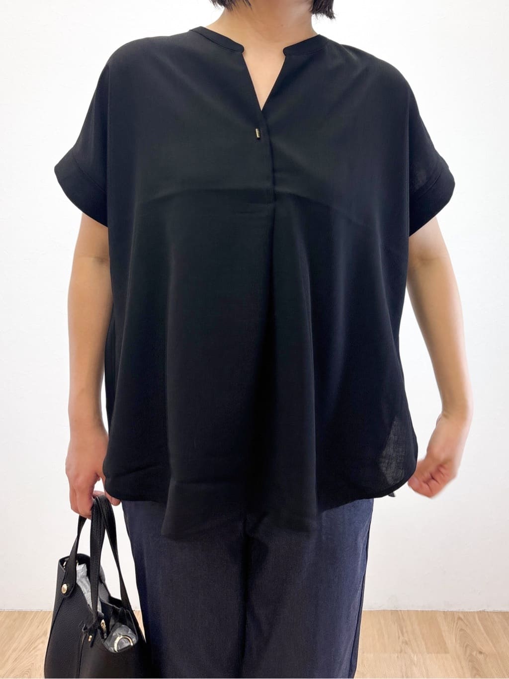 Takeさんの「OPAQUE.CLIP｜《7色展開／SS-LLサイズ》ストレッチスキッパーブラウス／セットアップ対応【洗濯機洗い可／防シワ】」を使ったコーディネート