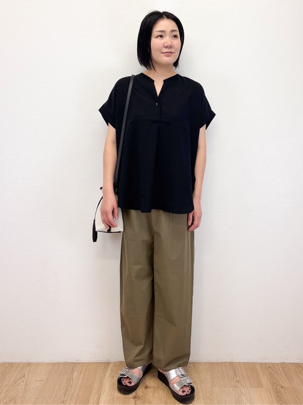 Takeさんの「OPAQUE.CLIP｜《7色展開／SS-LLサイズ》ストレッチスキッパーブラウス／セットアップ対応【洗濯機洗い可／防シワ】」を使ったコーディネート