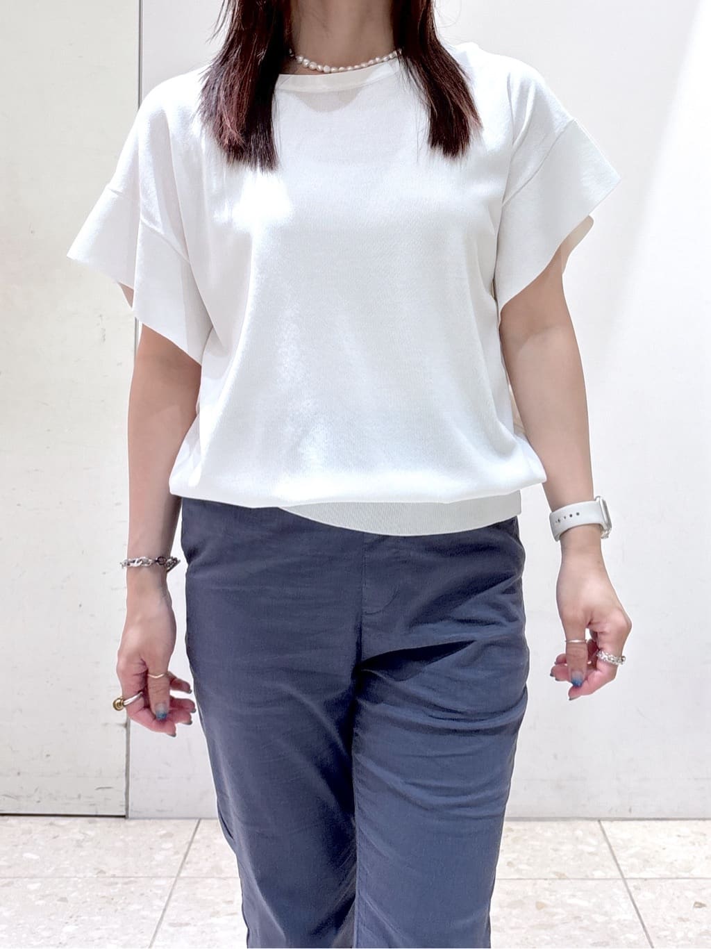 mameさんの「OPAQUE.CLIP｜麻混ハイストレッチイージースティックパンツ【洗濯機洗い可】」を使ったコーディネート