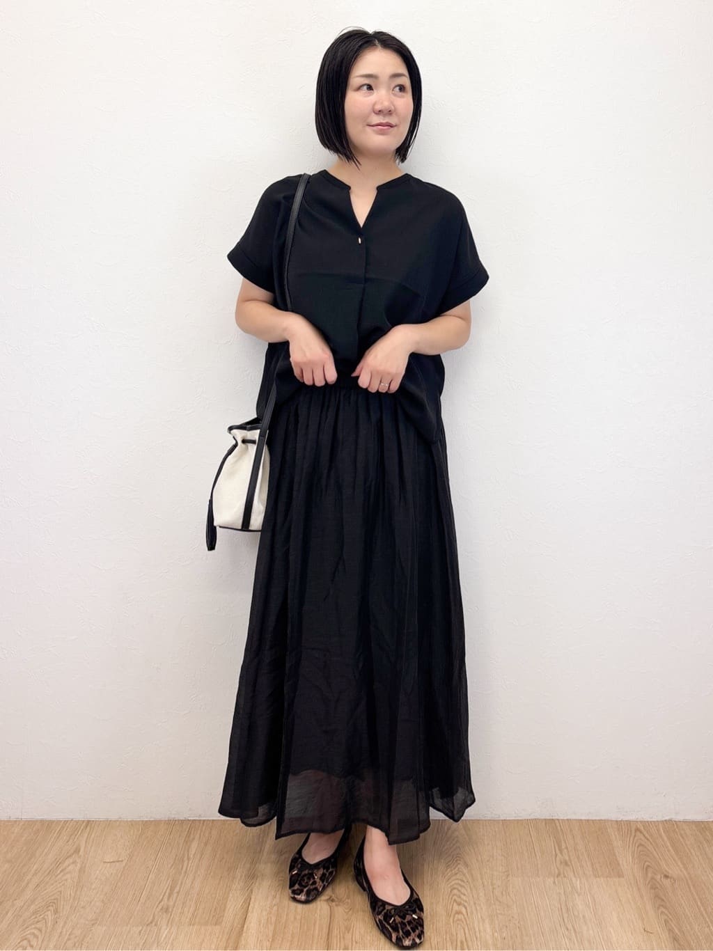 Takeさんの「OPAQUE.CLIP｜《7色展開／SS-LLサイズ》ストレッチスキッパーブラウス／セットアップ対応【洗濯機洗い可／防シワ】」を使ったコーディネート