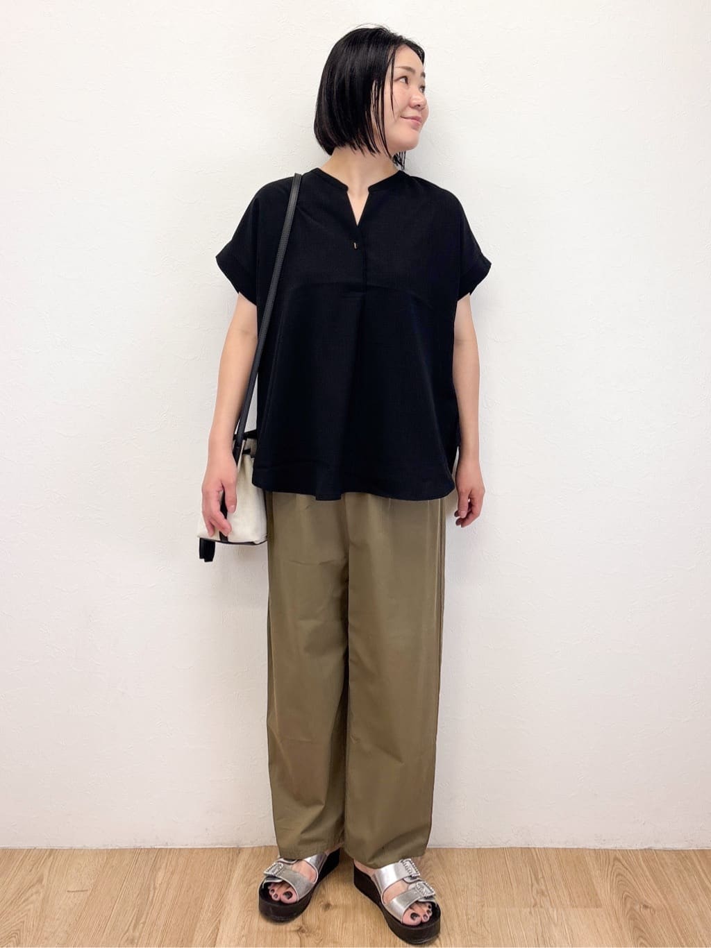 Takeさんの「OPAQUE.CLIP｜《7色展開／SS-LLサイズ》ストレッチスキッパーブラウス／セットアップ対応【洗濯機洗い可／防シワ】」を使ったコーディネート
