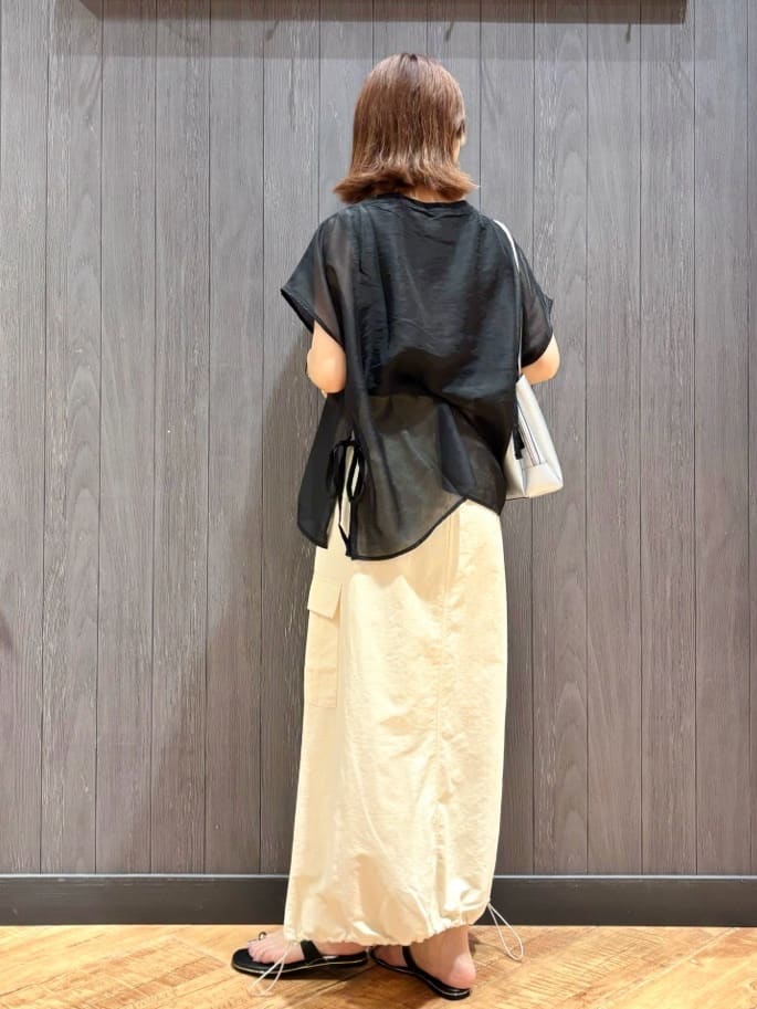 meiさんの「SHOO･LA･RUE｜【洗える/S-LL】上品なシアー感 レイヤード風トップス」を使ったコーディネート