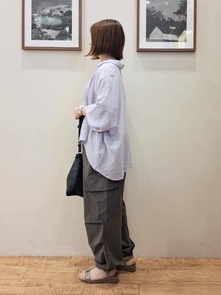 まあるさんの「SHOO･LA･RUE｜ゆるっと感がこなれ見え ワッシャーシアー半袖シャツ」を使ったコーディネート