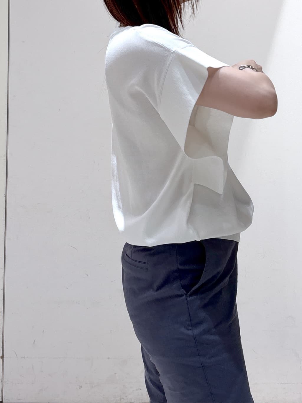 mameさんの「OPAQUE.CLIP｜麻混ハイストレッチイージースティックパンツ【洗濯機洗い可】」を使ったコーディネート