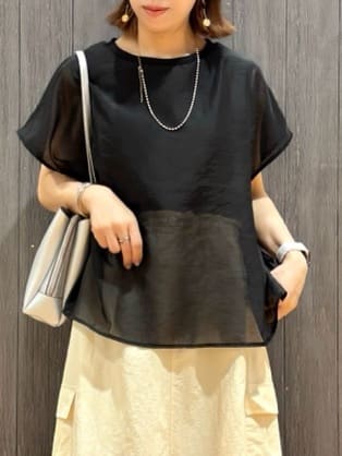 meiさんの「SHOO･LA･RUE｜【洗える/S-LL】上品なシアー感 レイヤード風トップス」を使ったコーディネート