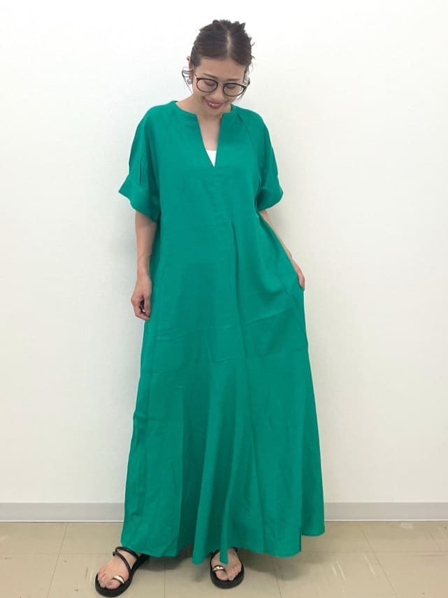 Akiさんの「OPAQUE.CLIP｜レーヨン麻キーネックワンピース【洗える】」を使ったコーディネート