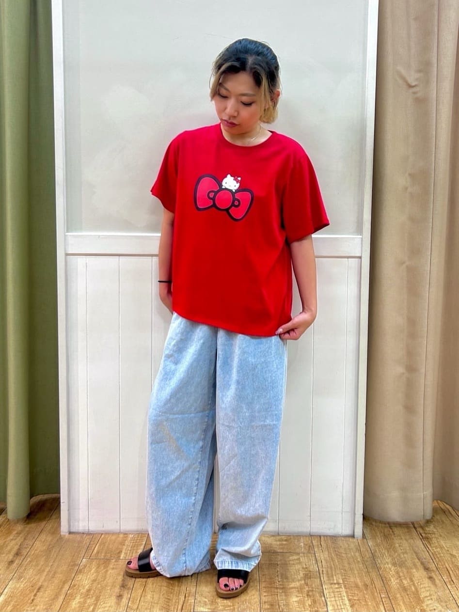 あんこさんの「SHOO･LA･RUE｜【HELLO KITTYコラボ】【SHOO ICE／汗染み軽減／UVカット】コンパクトTシャツ」を使ったコーディネート