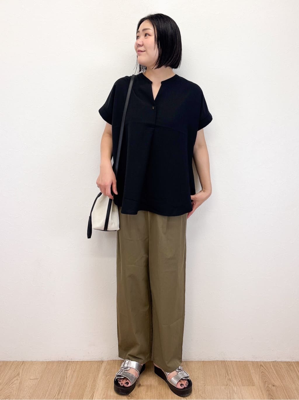Takeさんの「OPAQUE.CLIP｜《7色展開／SS-LLサイズ》ストレッチスキッパーブラウス／セットアップ対応【洗濯機洗い可／防シワ】」を使ったコーディネート