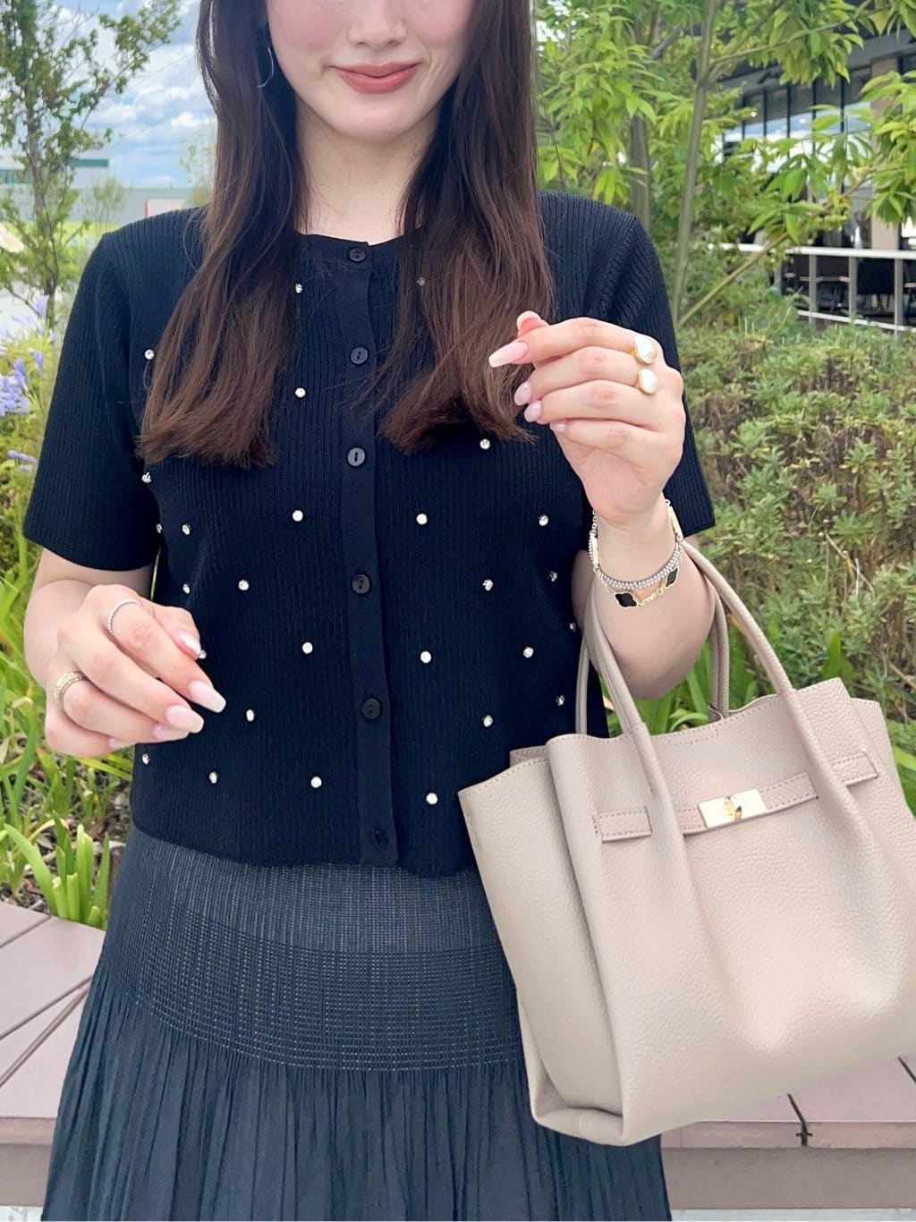 maiさんの「OPAQUE.CLIP｜フロントビジューリブニットカーディガン【洗濯機洗い可／抗ピル】」を使ったコーディネート