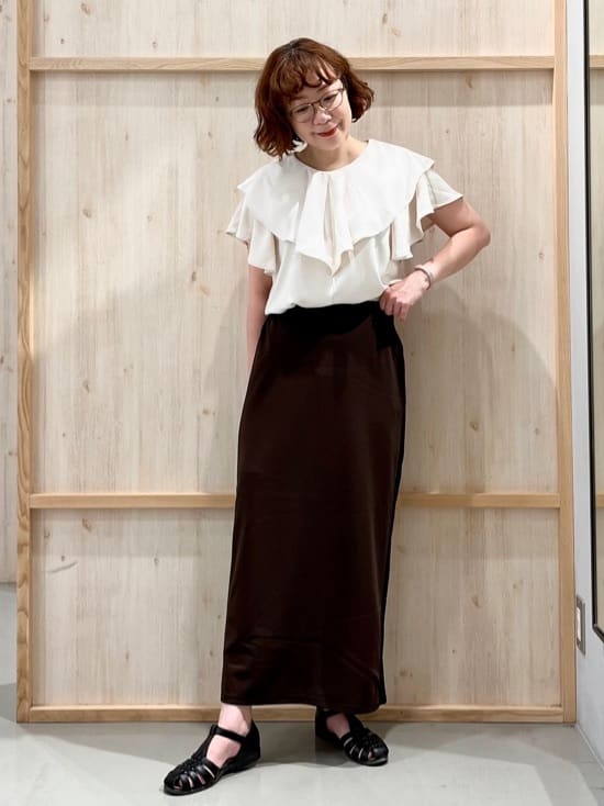 nakoさんの「THE SHOP TK｜【ONOFF活躍】フリルデザインブラウス/セットアップ可」を使ったコーディネート