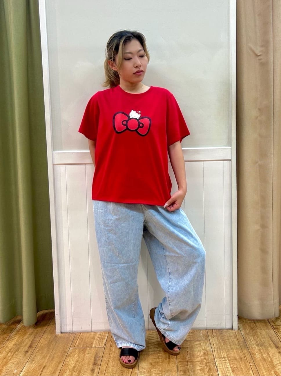 あんこさんの「SHOO･LA･RUE｜【HELLO KITTYコラボ】【SHOO ICE／汗染み軽減／UVカット】コンパクトTシャツ」を使ったコーディネート