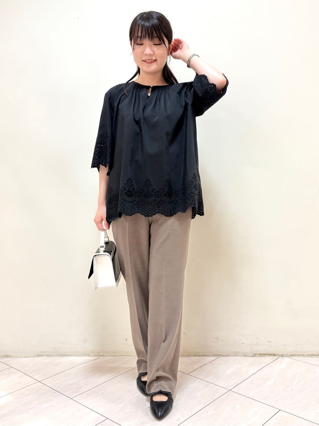 mikiさんの「Reflect｜【マシンウォッシュ可】リネンライクフレアパンツ」を使ったコーディネート