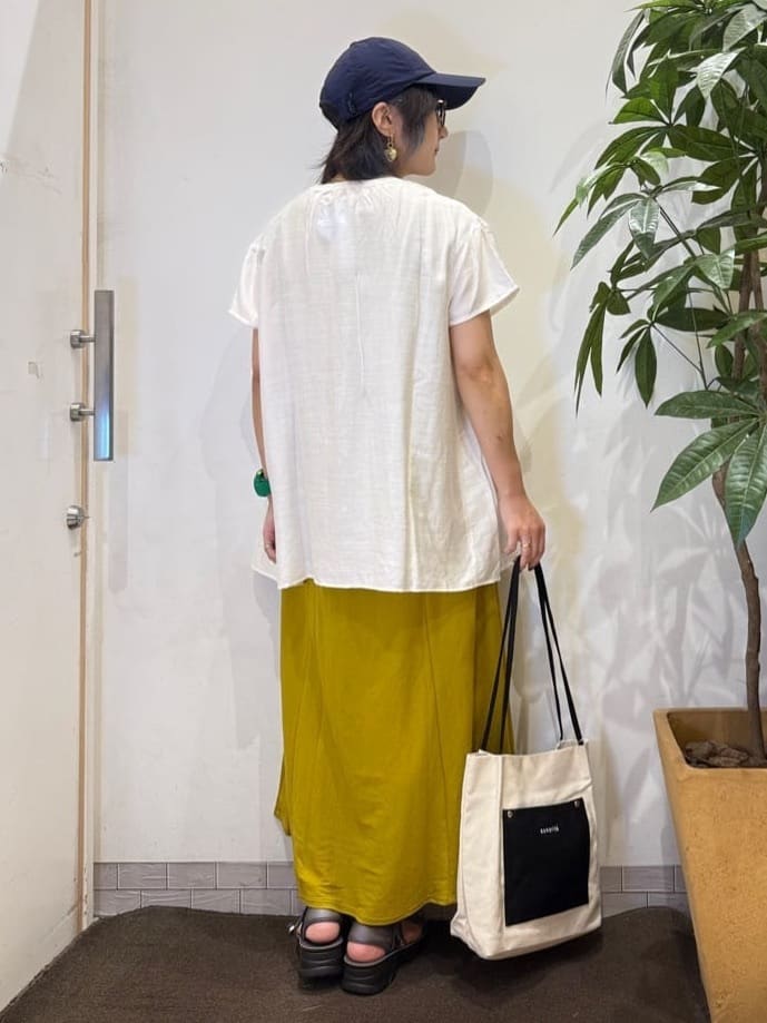 misakiさんの「SHOO･LA･RUE｜【S-LL/ひんやり】インせず決まる タックプリーツシャツ」を使ったコーディネート