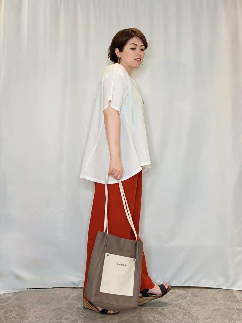 たみさんの「SHOO･LA･RUE｜【S-LL】華やかさをプラスする 裾刺繍ストレートパンツ」を使ったコーディネート