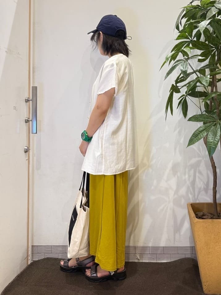 misakiさんの「SHOO･LA･RUE｜【S-LL/ひんやり】インせず決まる タックプリーツシャツ」を使ったコーディネート