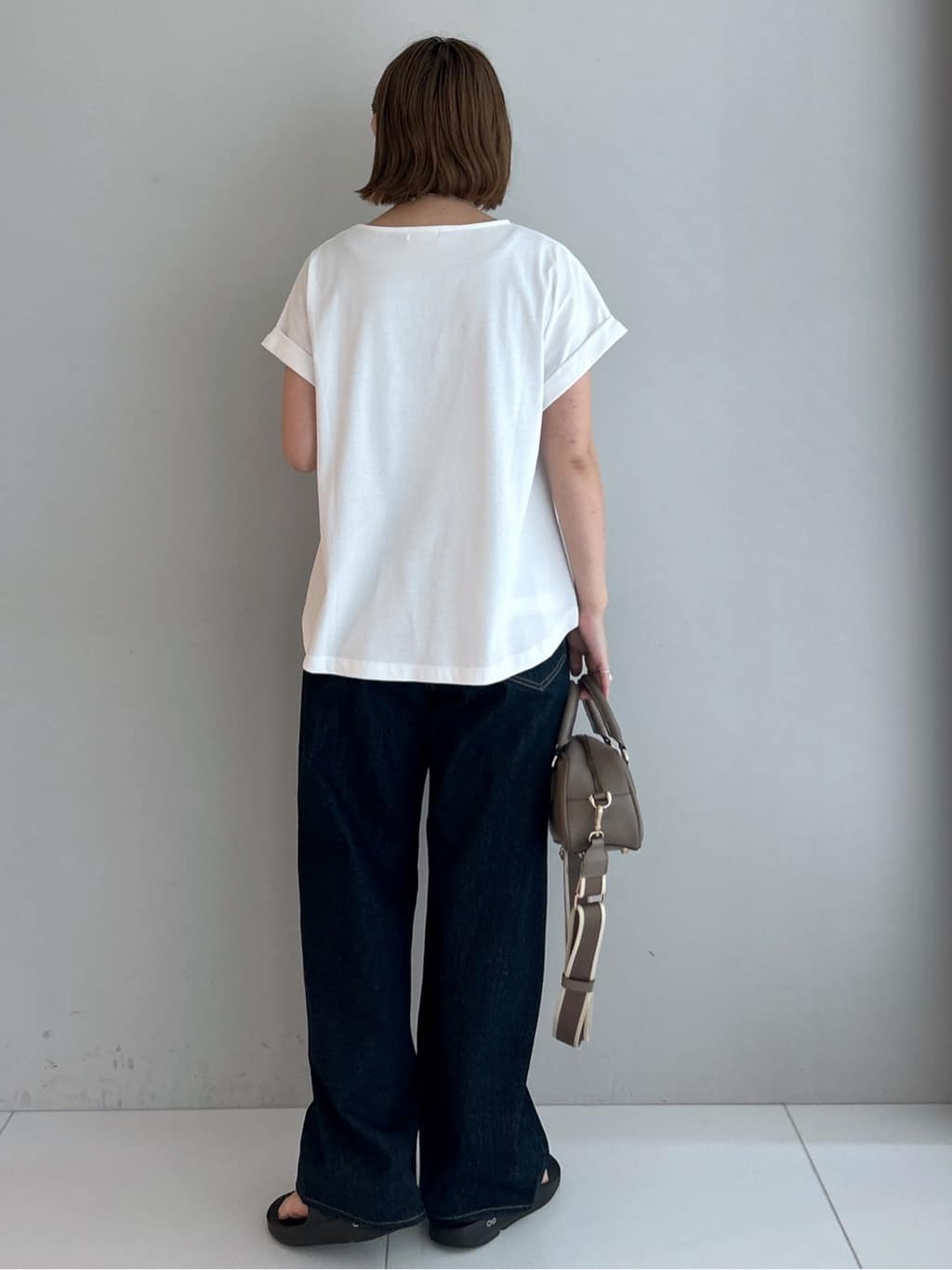 Hirokaさんの「Dessin｜【二の腕カバー／UVカット】ロールアップスリーブ裾ギャザーカットソー」を使ったコーディネート