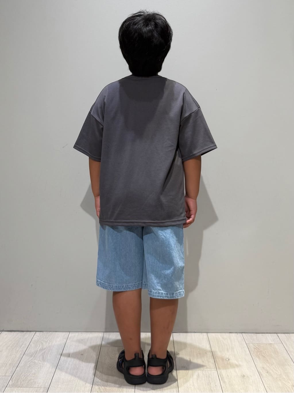 kuboさんの「THE SHOP TK｜【110－160】カレッジTシャツ/パパとおそろい」を使ったコーディネート