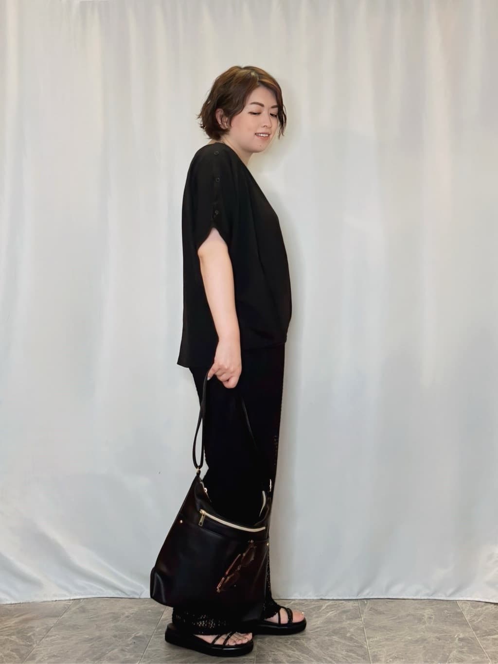 たみさんの「SHOO･LA･RUE｜【ひんやり/UV】高気温でも快適に インせず決まるドルマントップス」を使ったコーディネート