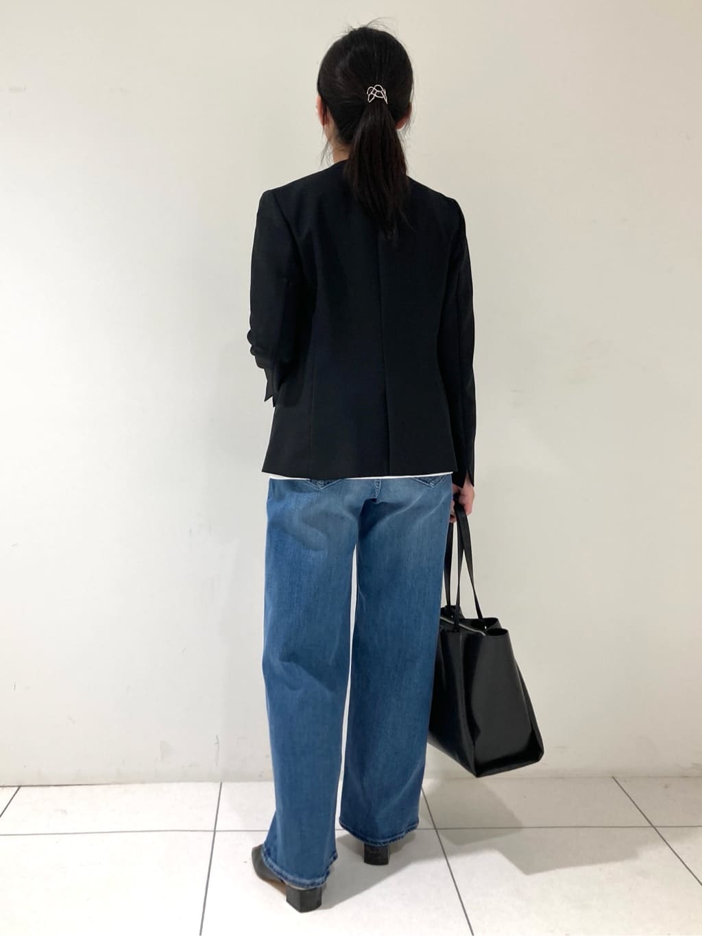 momokoさんの「INDIVI｜【定番スーツ／UVケア／洗える】ウール調ノーカラージャケット」を使ったコーディネート