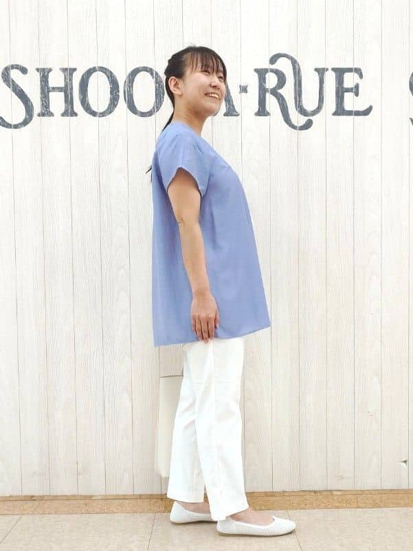 とろろさんの「SHOO･LA･RUE｜【S-LL/ひんやり】インせず決まる タックプリーツシャツ」を使ったコーディネート
