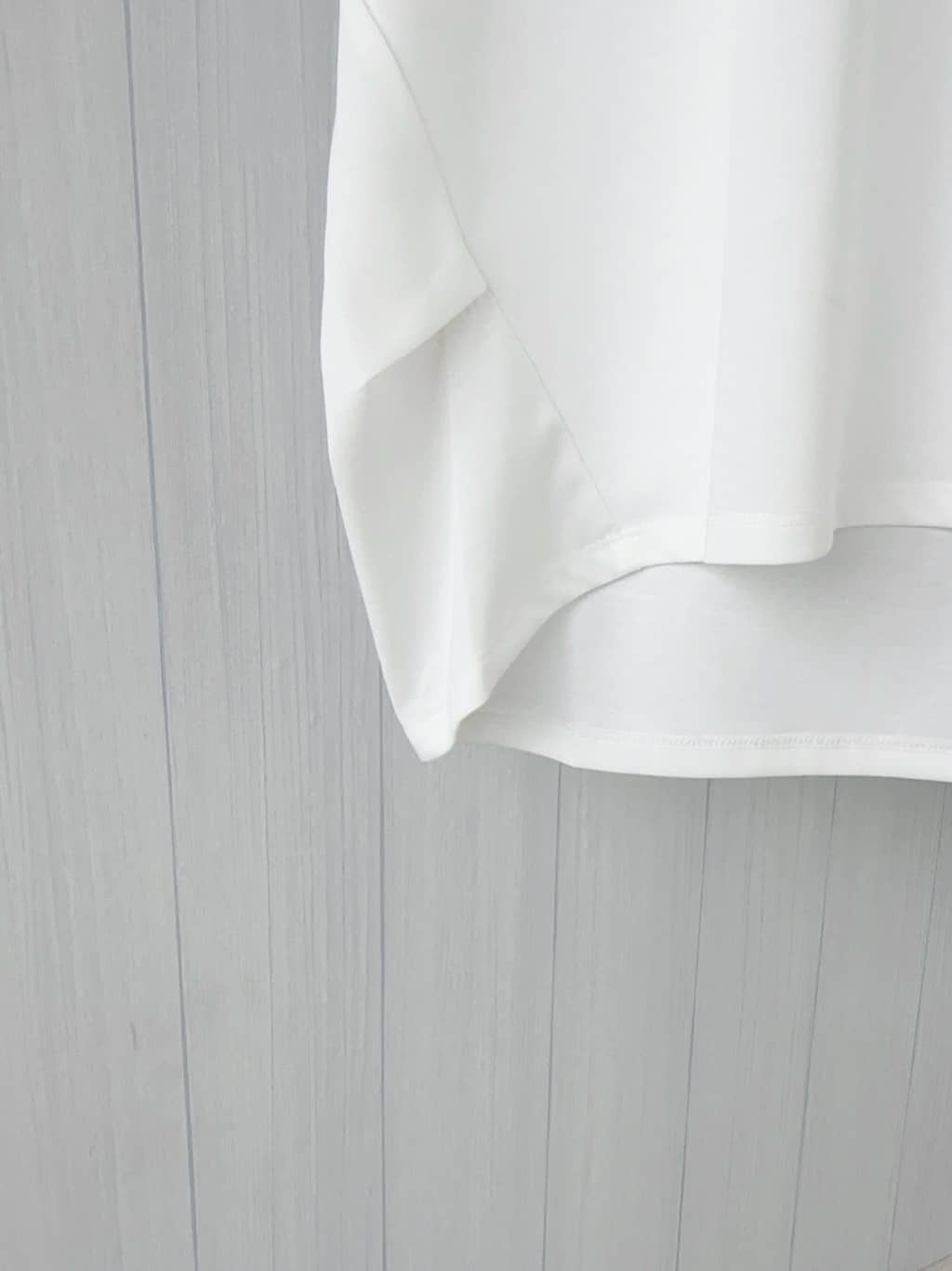 momoさんの「SHOO･LA･RUE｜【S-LL/汗ジミ軽減/ひんやり/UV】体型カバーに タック入りドルマントップス」を使ったコーディネート