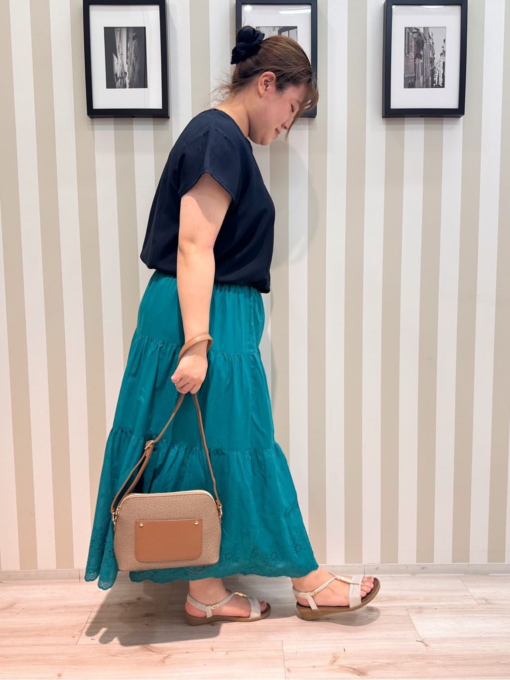 みさぼうさんの「SHOO･LA･RUE｜【S-LL/ひんやり】インせず決まる タックプリーツシャツ」を使ったコーディネート