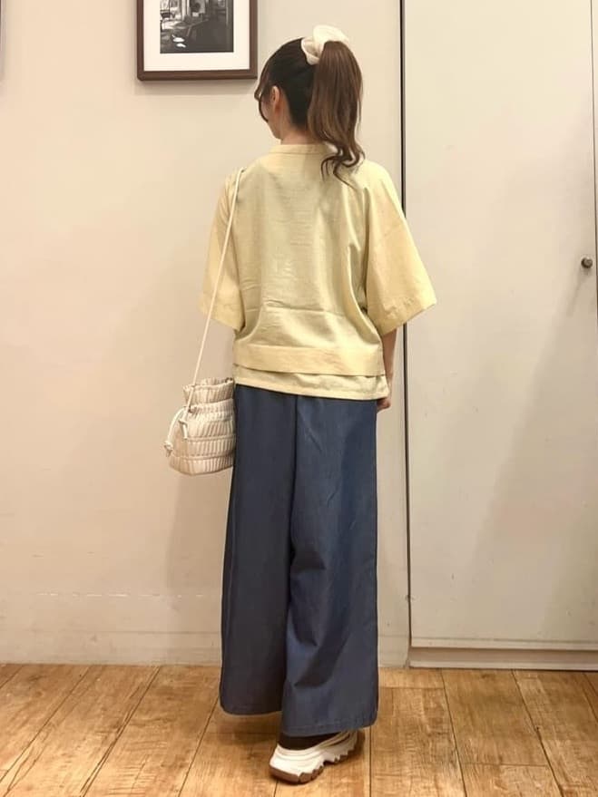 AIRIさんの「SHOO･LA･RUE｜【洗濯後しわになりにくい/UV/吸水速乾】大人きれいな バンドカラーシャツ」を使ったコーディネート