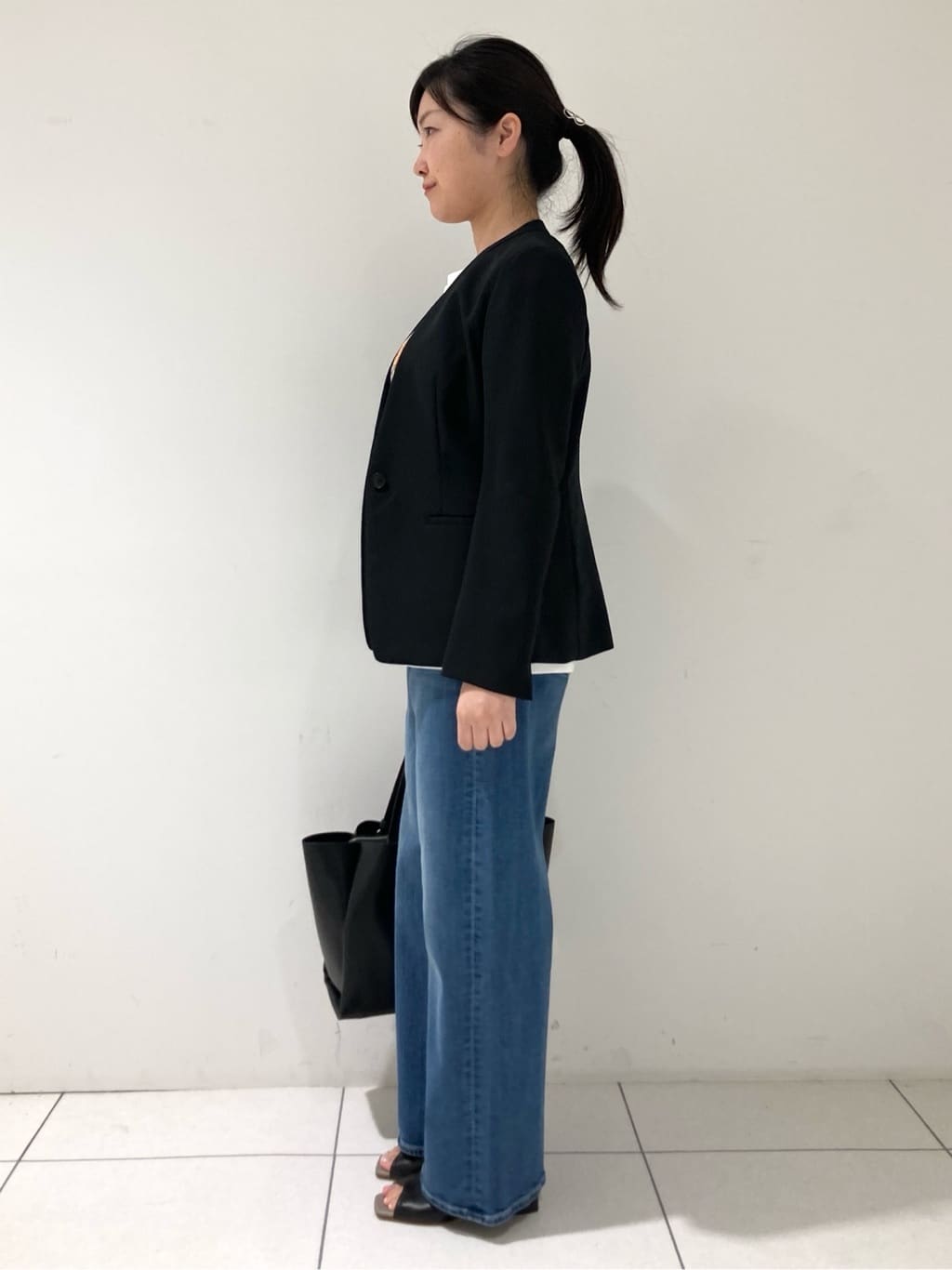 momokoさんの「INDIVI｜【定番スーツ／UVケア／洗える】ウール調ノーカラージャケット」を使ったコーディネート